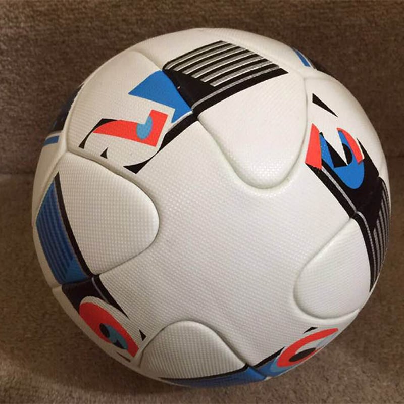 Ballon de football laminé